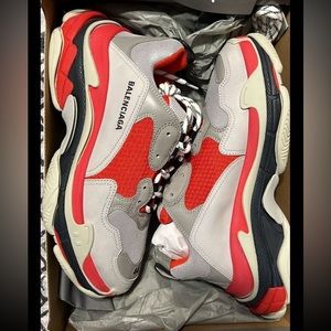 *BRAND NEW NEVER WORN* Mens Balenciagas